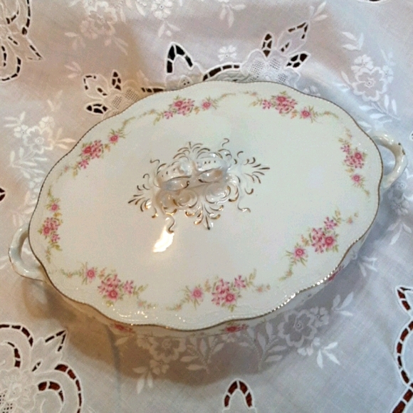 W. H. Grindley Other - Antique W. H. Grindley Covered Vegetable Dish